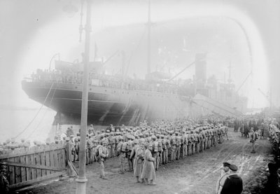 Portuguese Troops Disembarking, Brest, 1917 by Unbekannt Unbekannt